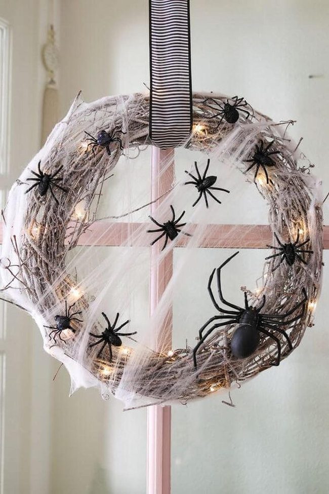 Black Spiders Natural Twine Wreath