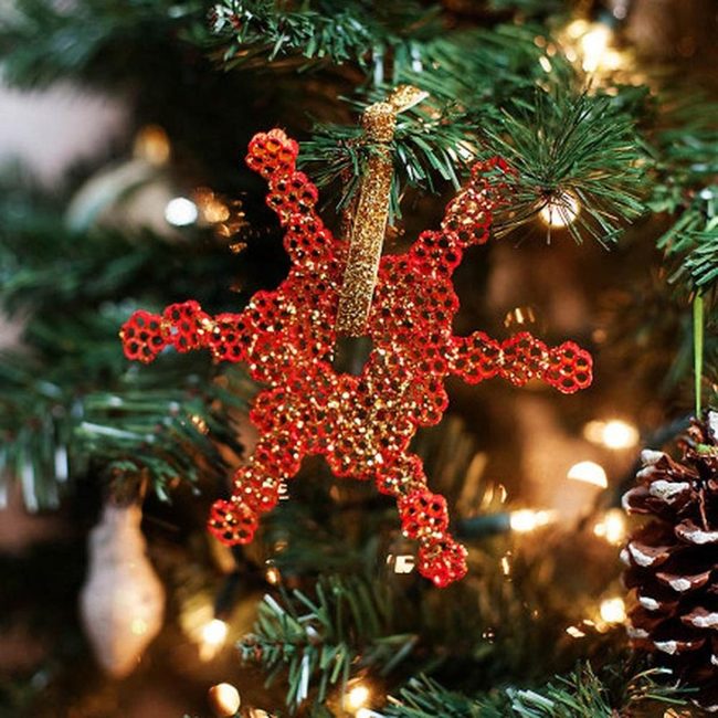 Red Beaded Stars, Twinkling White Lights
