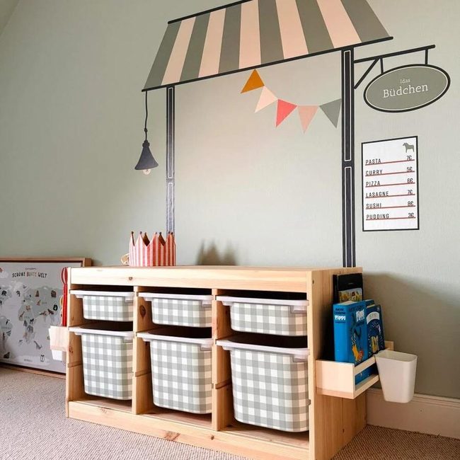 Gingham Market Stand With Colorful Space