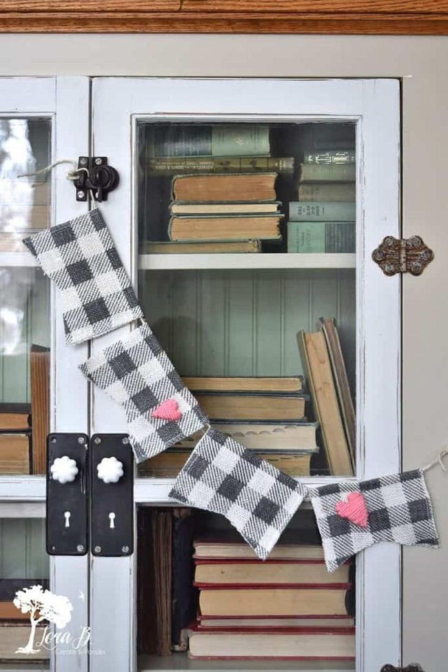 Black Plaid Hearts Garland
