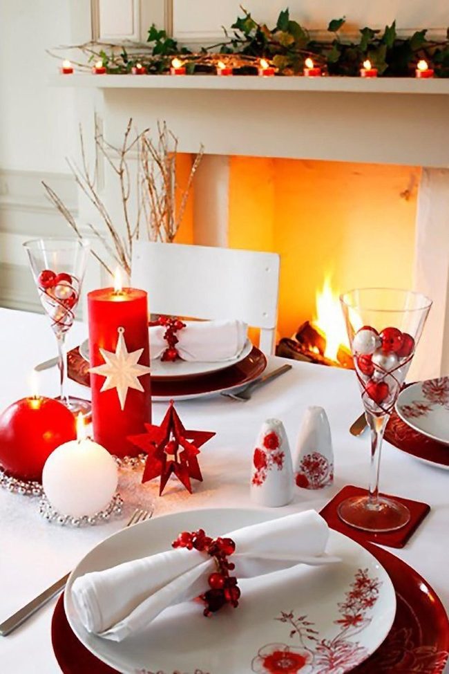 Red And Green Festive Table