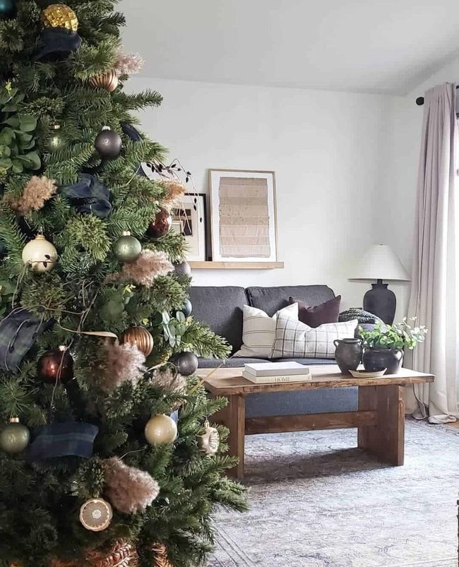 Neutral Baubles Meet Gray Sofa