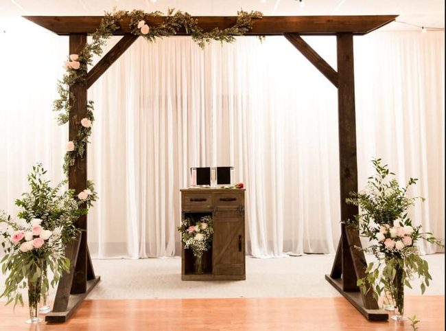 Weathered Wood Ceremony Backdrop