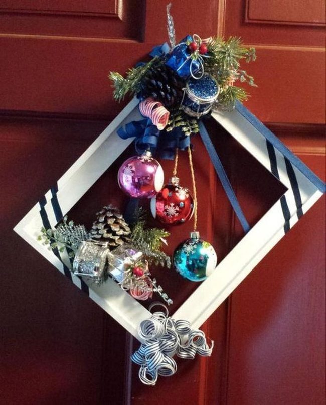 White Diamond Frame Wreath With Ornaments