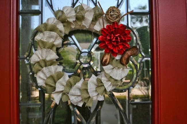 Burgundy Burlap Ruffles With Pinecones