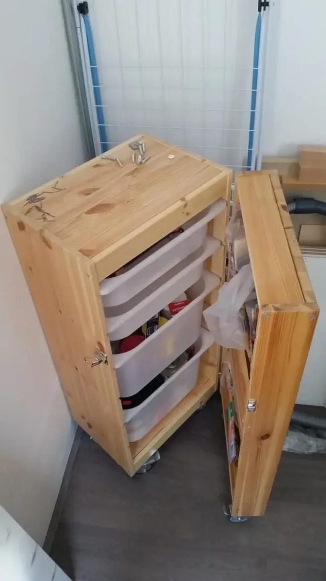 Mobile Paint Station With Wheels