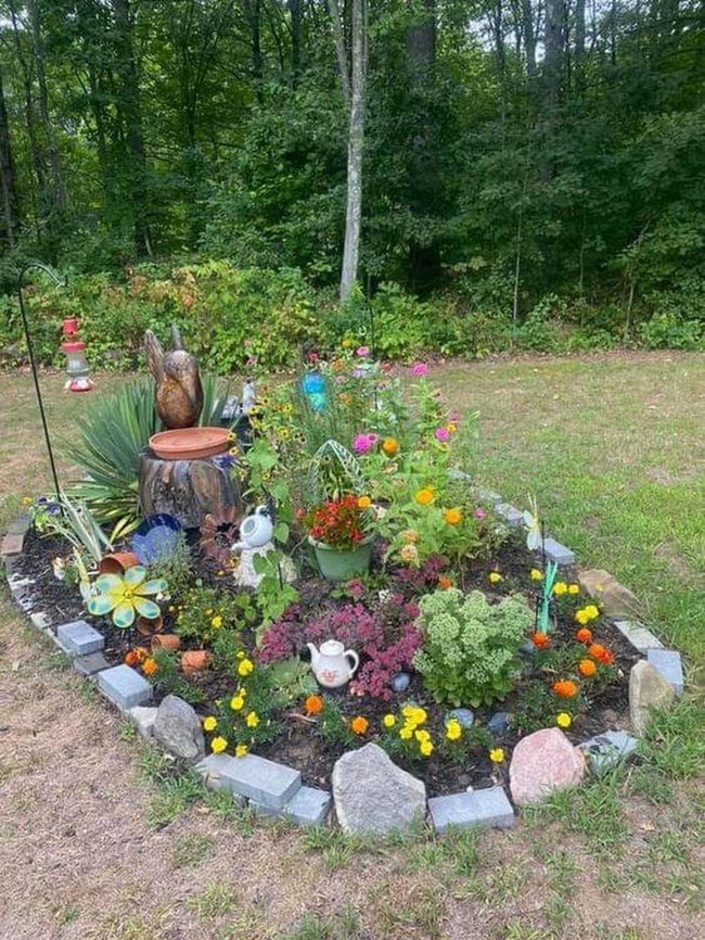Colorful Flowers Stone-Divided Garden