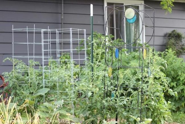 Bright Geometric Garden Support