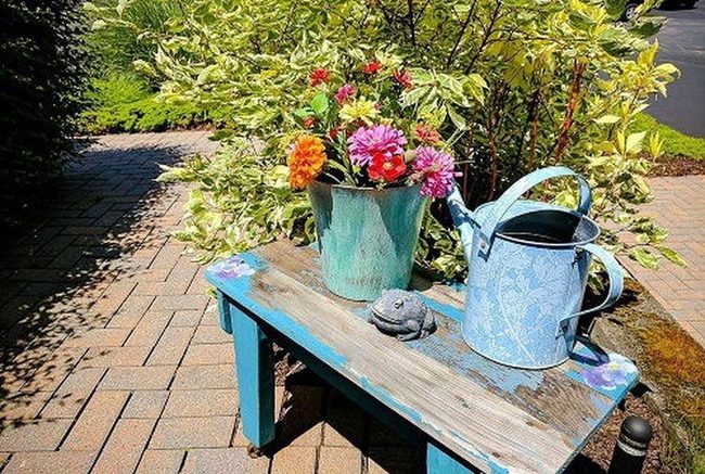 Metallic Gray Plastic Pot Makeover