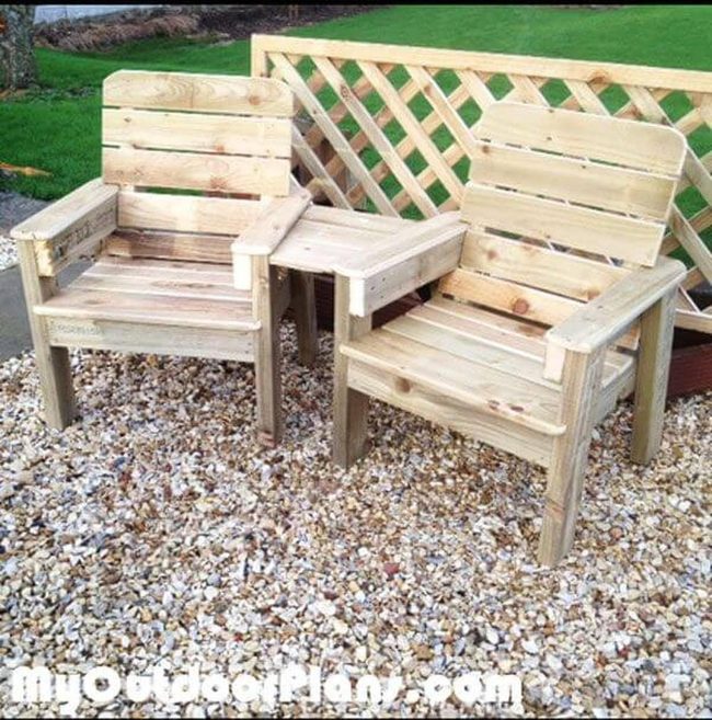 Pallet Wood Seating With Center Table