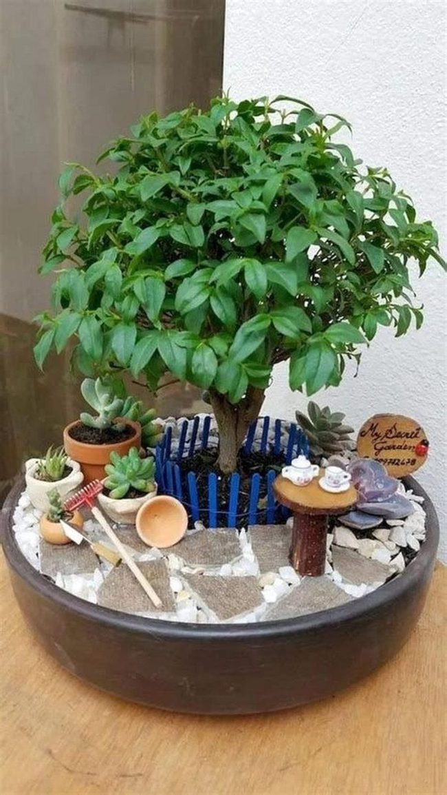 Tiny Figurines Green Plant Escape