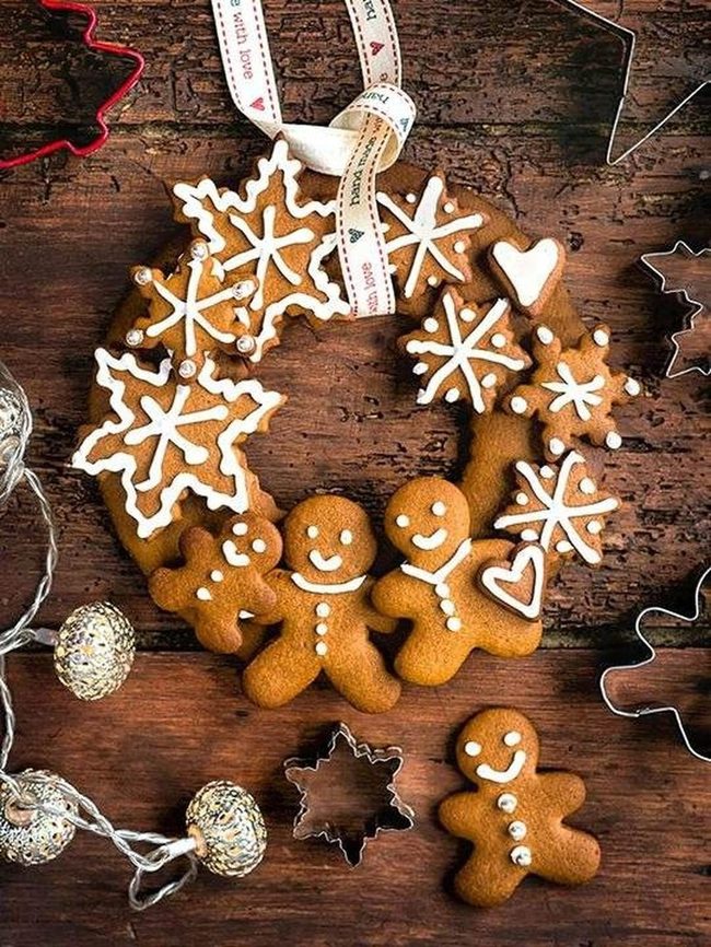 Frosted Gingerbread Brown Wreath