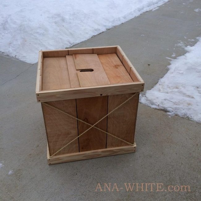 Light Wood Storage Box With String Details