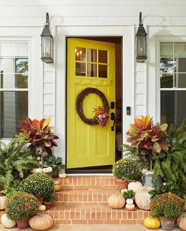 Yellow Door Autumn Welcome