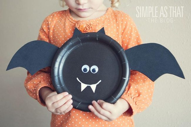 Black Wings Paper Plate Bats