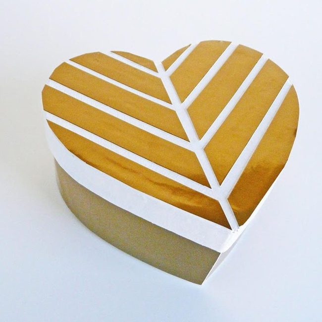 Golden Heart Boxes With Leaf Details