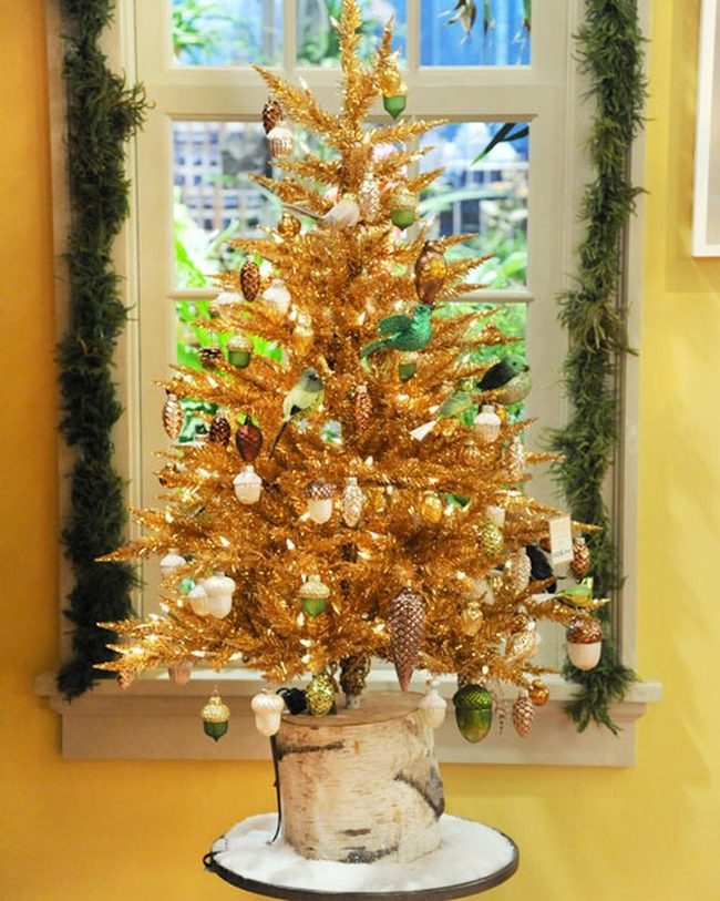 Golden Branches With Perched Bird Ornaments