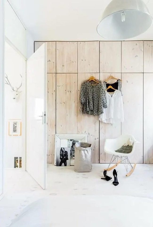 White Wood Simplicity With Green Accent