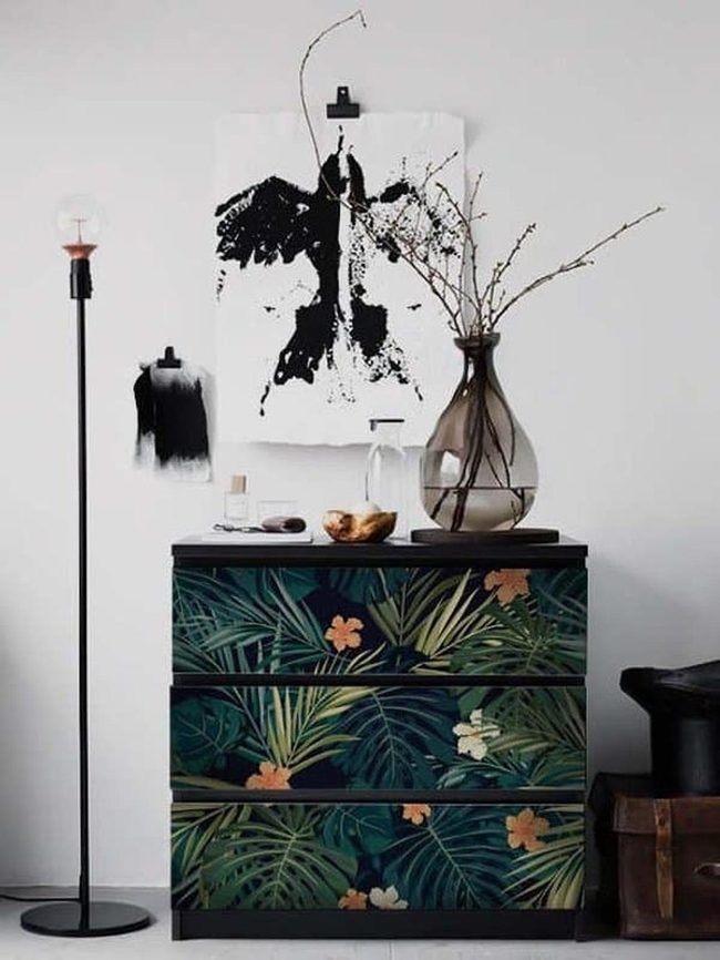 Black Malm Meets Tropical Flowers