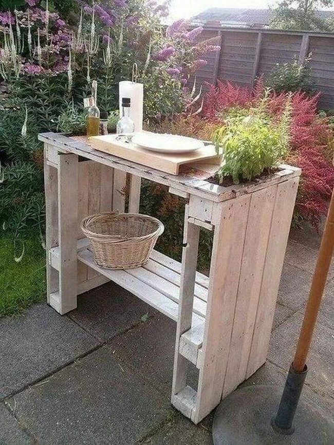 Natural Wood Pallet Dining Station