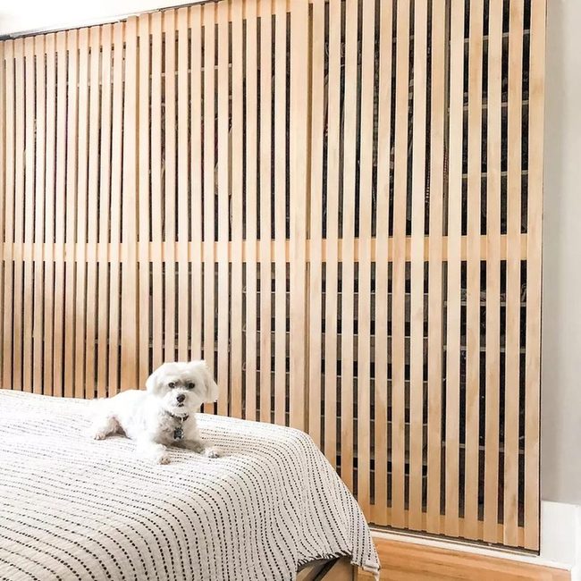 Earthy Lumber Slats Meet Modern Wardrobe