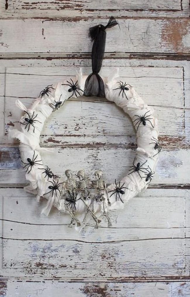 Black Spiders, White Gauze, Skeleton Party