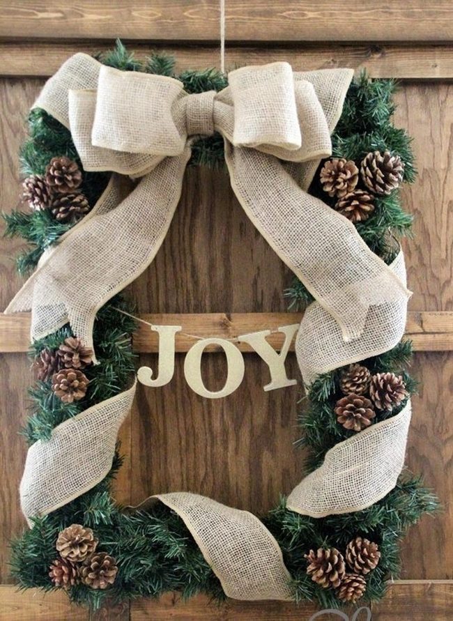 Pine Rectangle Wreath With Wooden Joy