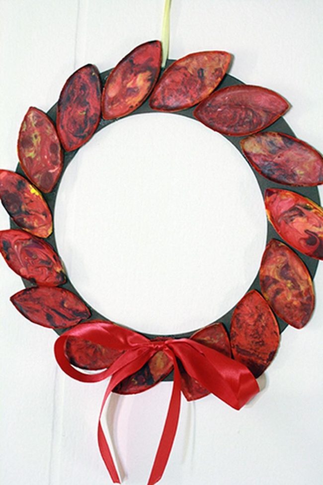 Red Leaves Circle With Yellow Strings