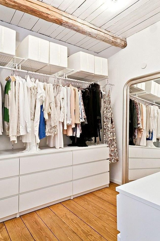 Pastel Clothes, Wooden Warmth