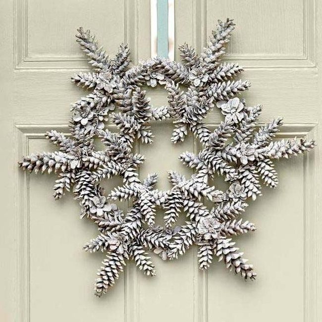 Frosted Pine Cone Winter Wreath