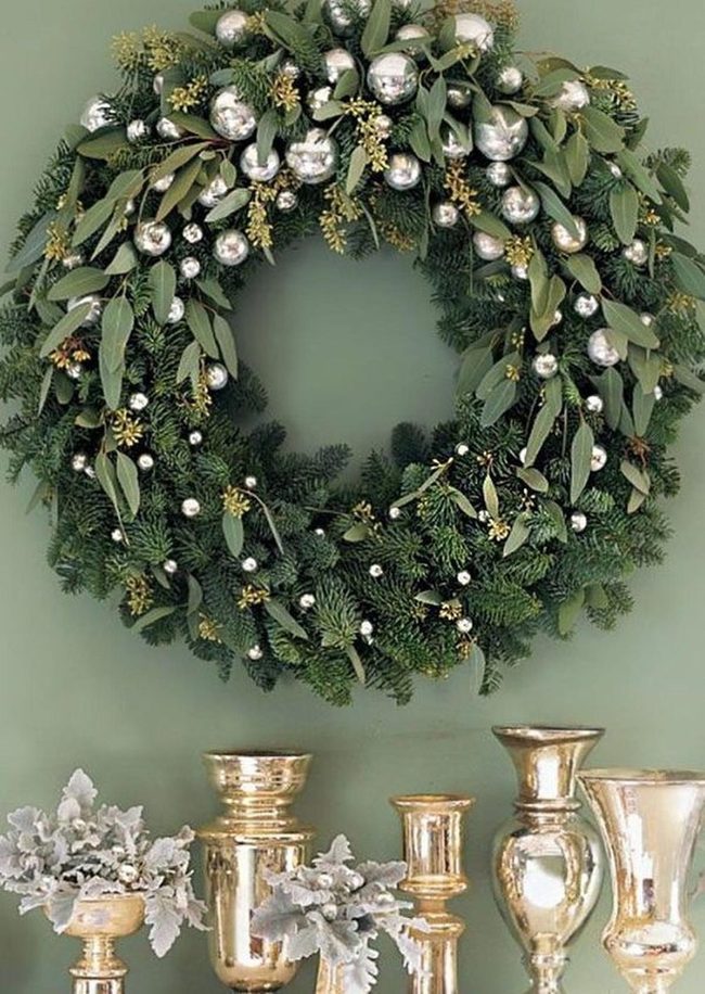 Green Wreath Silver Sparkle Display