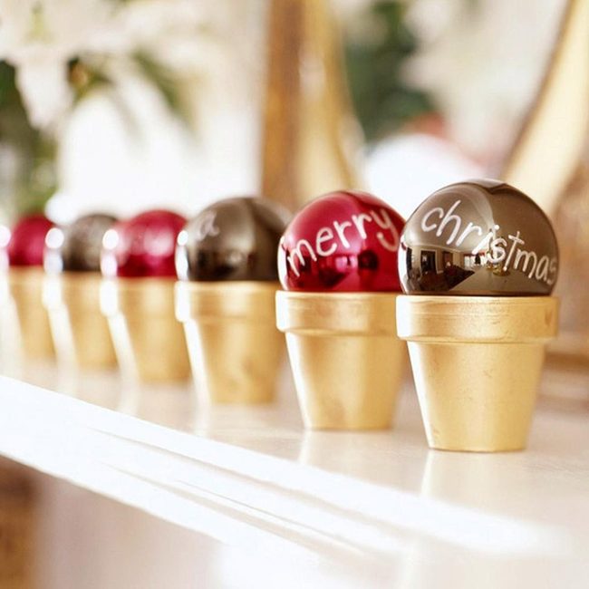 Red And Gold Ornament Elegance