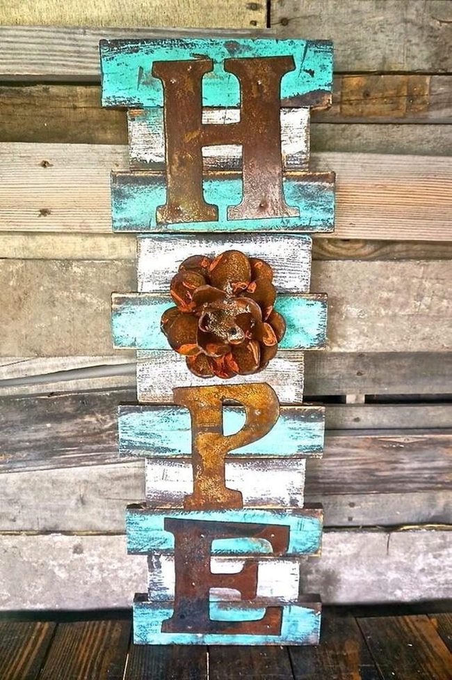 Wooden Signs Welcome Guests