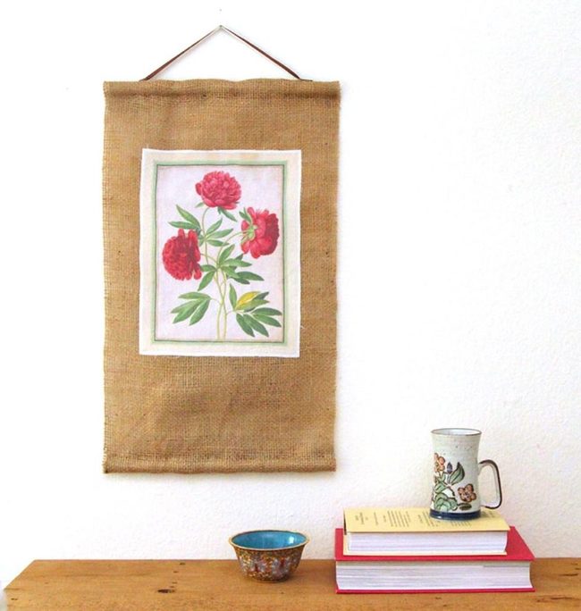 Red Blossoms Frame Wooden Reading Corner
