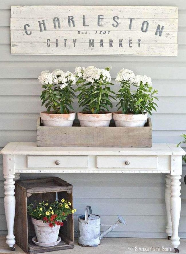 White Blooms Weathered Wood Market