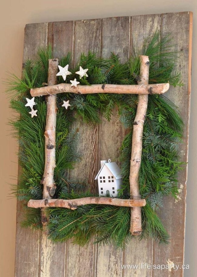 Square Fir Wreath With Tiny House