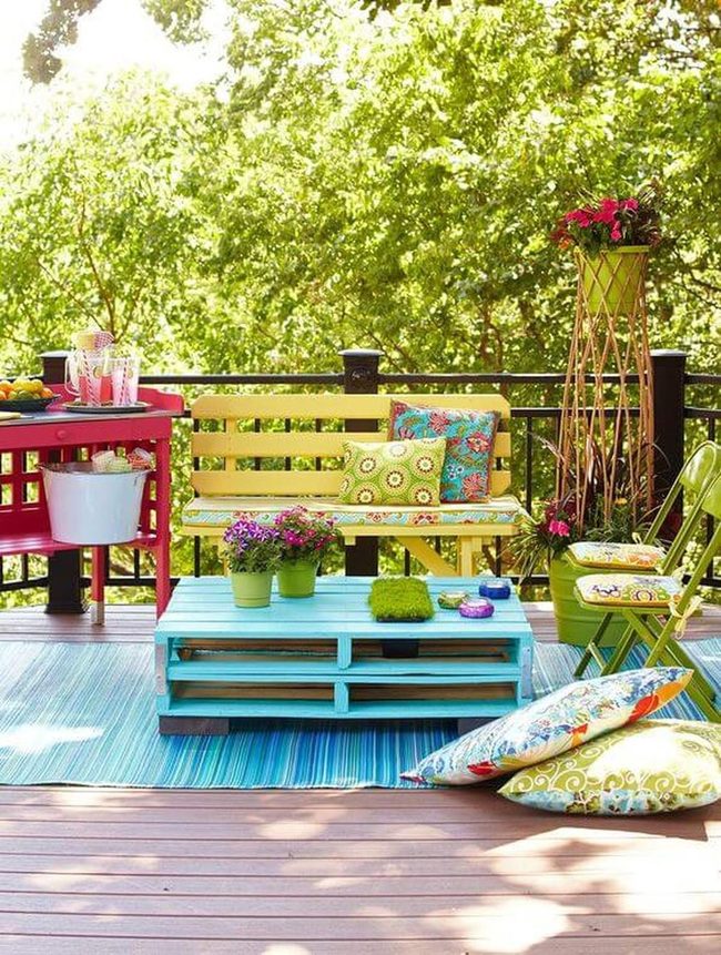 Pallet Coffee Table With Lively Hues