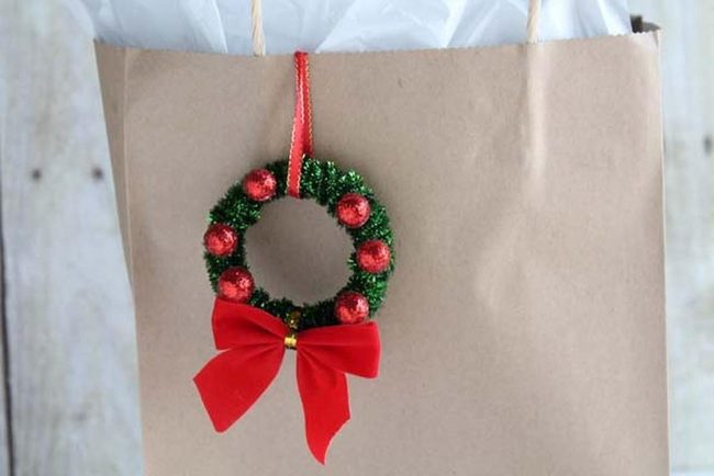 Tiny Green Wreaths Everywhere
