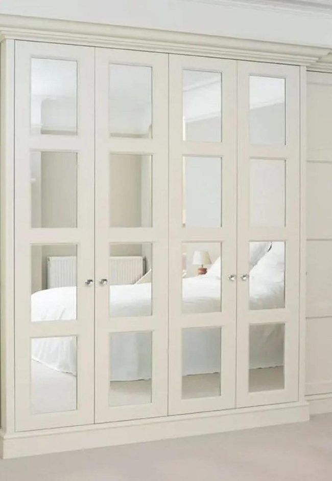Light-Reflecting Mirrors Expand Space