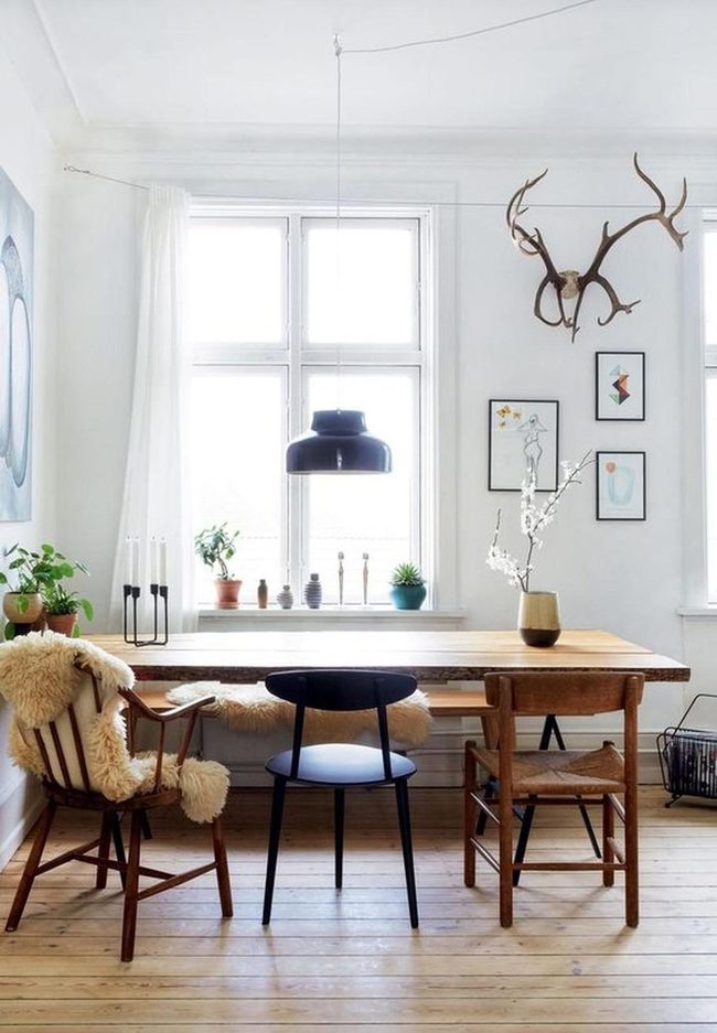 Wood Planks Meet Black Pendants