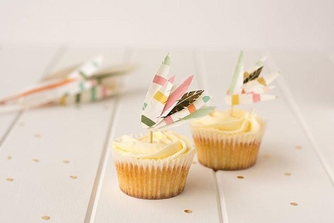 Golden Frosted Cupcakes Pastel Party