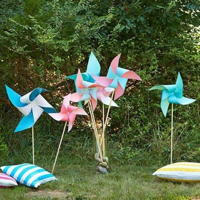 Spinning Patriotic Paper Pinwheels