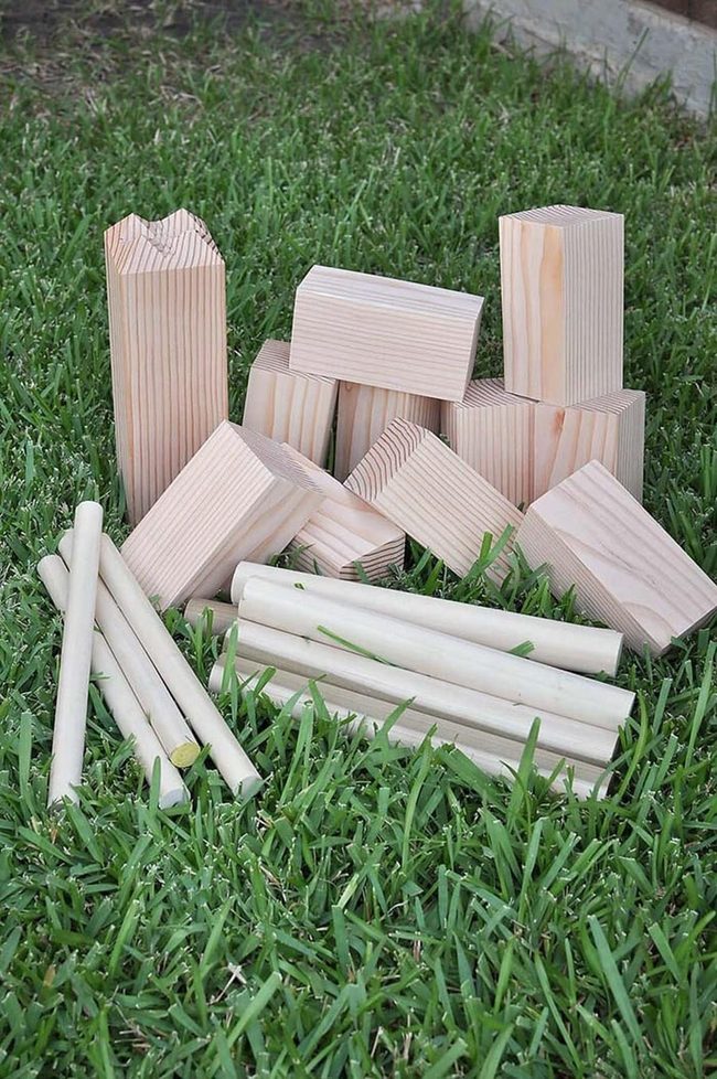 Wooden Blocks Team Throwing