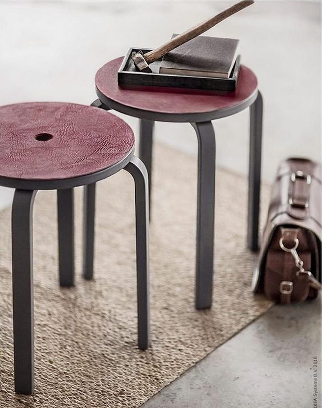 Crimson Tables With Dark Contrast