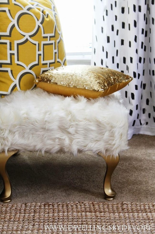 Gold Sparkle Meets Graphic Black