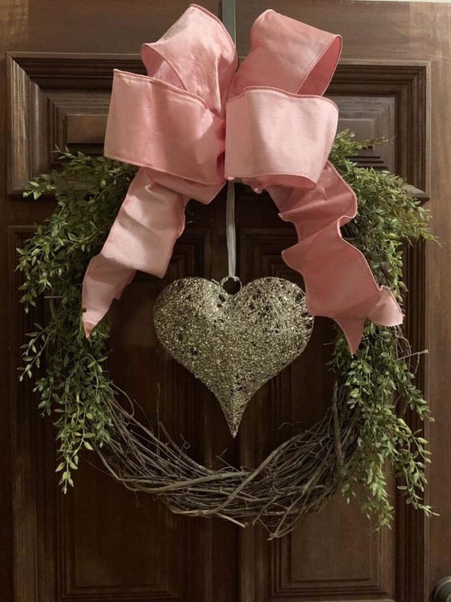 Wicker Wreath With Scattered Hearts