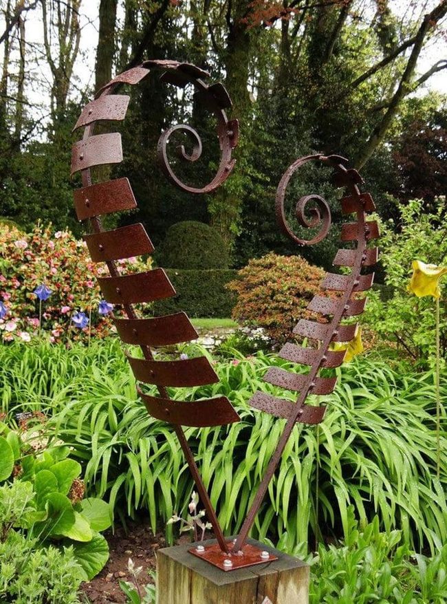 Rustic Metal Heart Garden Statement