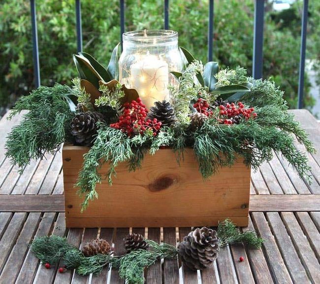 Pinecone Holly Wooden Box