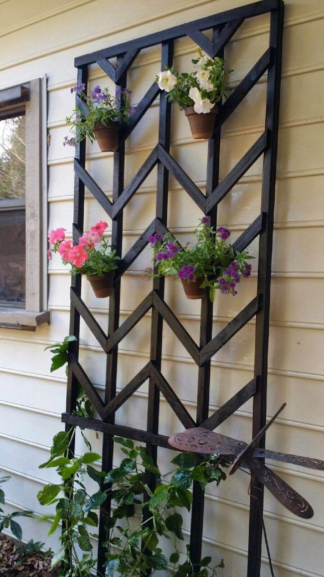 Zigzag Wood Trellis Garden