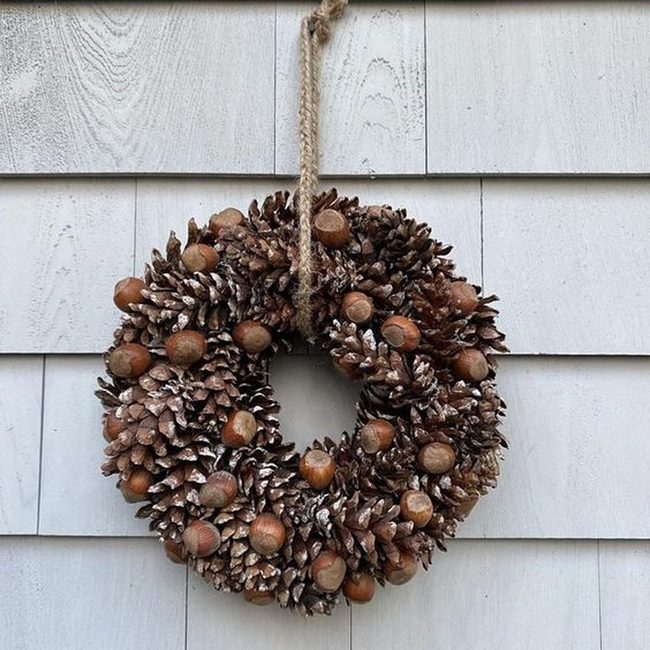 Frosted Pinecone Rope Wreath